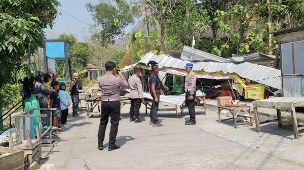 Bus Wisatawan Mundur di Tanjakan Bundelan Gunungkidul Timpa Kios Pasar, 1 Orang Tewas