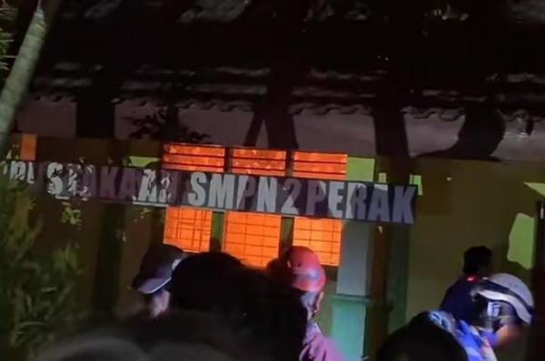 SMPN 2 Perak Jombang Kebakaran Hebat, Begini Kondisinya