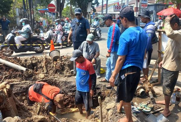 Terdampak Alat Berat Perbaikan Drainase, Aliran PDAM ke Ratusan Pelanggan di Purwodadi Terganggu
