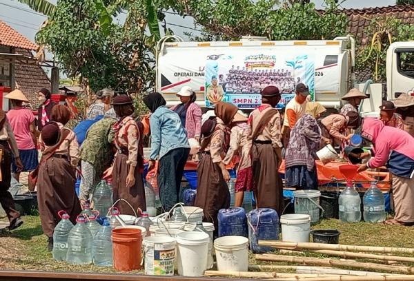 Aksi Sosial di Tengah Kemarau, Pramuka SMPN 2 Toroh Salurkan Bantuan Air Bersih untuk Warga