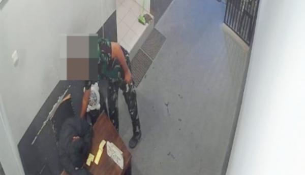 Pria Berpakaian Loreng Terekam CCTV Ambil HP di SPBU Barru, Pelaku Kembalikan dan Beri Rp1 Juta