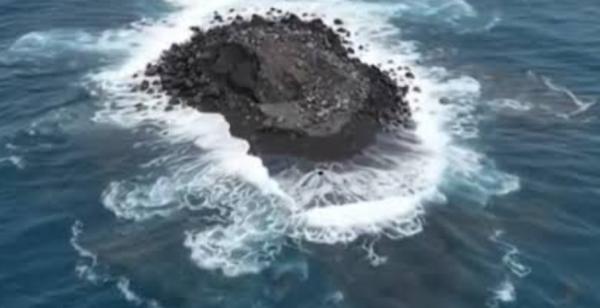 Pasca Erupsi, Dua Guntukan Mirip Pulau Muncul Dideretan Gunung Anak Krakatau