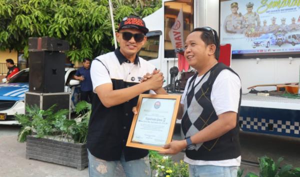 Kombes Pol Yusuf Terima Pengharggan dari KPJ Gowa, Bentuk Apresiasi Seniman Jalanan
