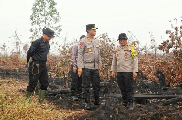 Kapolda Kalteng Tinjau Hasil Pembasahan Karhutla Di Manduhara Ujung, Cairan X-Fire Dinilai Efektif