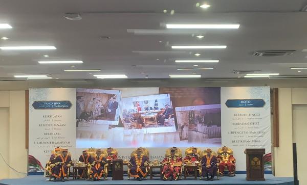UNIDA Gontor Ponorogo Kukuhkan 4 Profesor, Rektor Targetkan Pembukaan S3