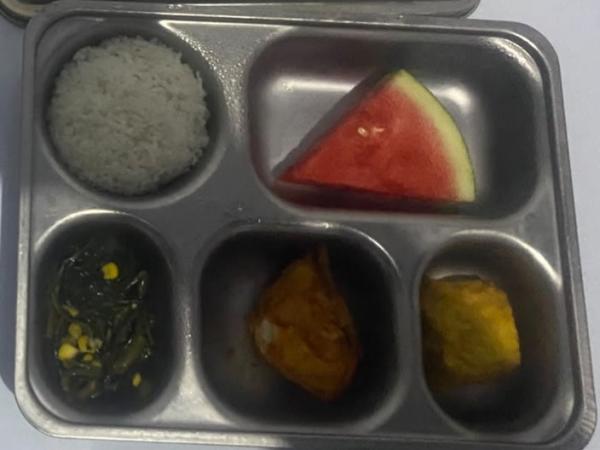 Penampakan Menu MBG di Mamasa Usai 14 Siswa Keracunan, Lauk Ayam Diduga Basi