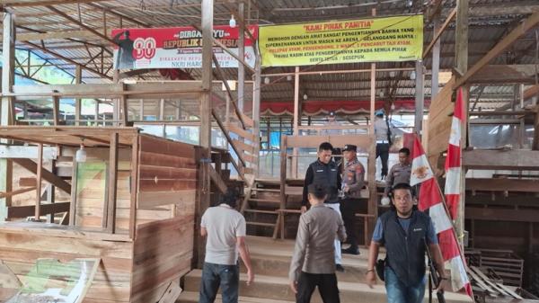 Bikin Resah Warga, Polisi Bakar Arena Judi Sabung Ayam di Berau
