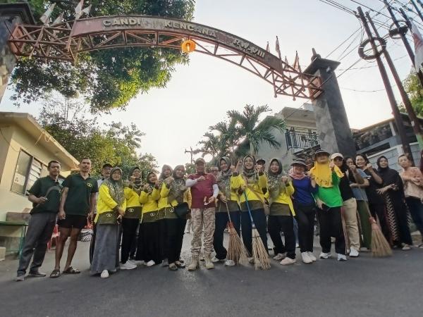 Jelang Musim Hujan, Warga Kalipancur Bersihkan Sungai dan Tanam 100 Pohon