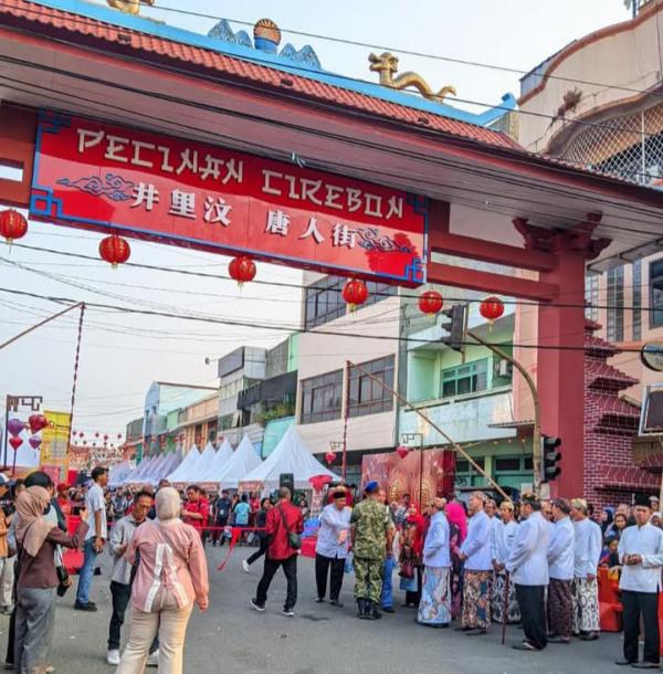 Gapura Pecinan Diresmikan, Cirebon Perkuat Wisata Sejarah dan Budaya