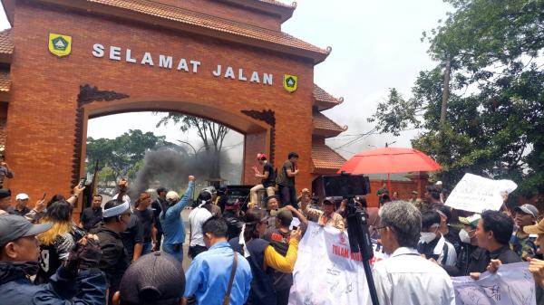 Tuntut KPK Tuntaskan Korupsi Upah Pungut Kabupaten Bogor, Salah Satu Tuntutan Utama Petisi 26