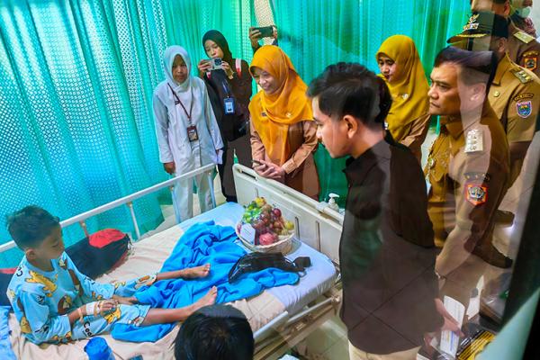 Ratusan Orang di Batang Diduga Keracunan MBG, Gibran dan Ahmad Luthfi Turun Tangan