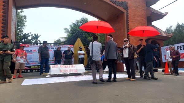 Petisi 26 Geruduk DPRD Kabupaten Bogor, Desak KPK Tuntaskan Kasus Korupsi Upah Pungut