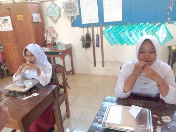 MBG Buka Pasar Susu Peternak Lokal Semarang, Produksi Capai 24 Ribu Cup Sehari