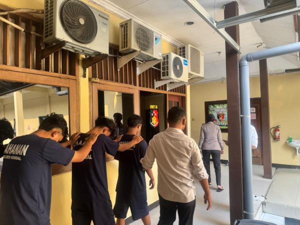 Polisi Bongkar Rencana Tawuran di Kendal, Senjata Tajam 2 Meter Disita