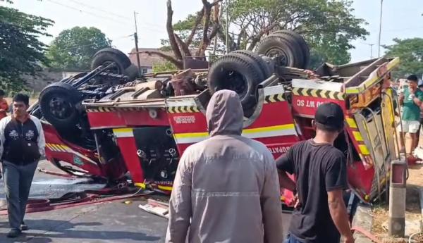 Kronologi Mobil Damkar Pangkep Terbalik saat Menuju Lokasi Kebakaran, Ini 7 Identitas Petugas