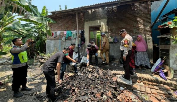 Kebakaran Rumah di Pemalang, Polisi dan Damkar Bergerak Cepat Terima Laporan Masuk Lewat 110