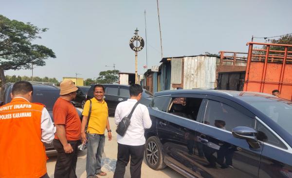 Usai Ambil Uang di Bank, Mobil 2 WNA di Karawang Dibobol Rampok, Rp1,3 Miliar Raib