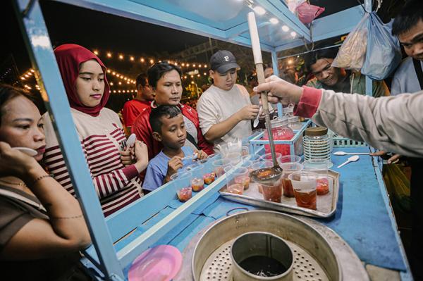 Berkah Nobar Timnas Indonesia di Gubernuran, 150 Wedang Ludes 30 Menit hingga Raup Omzet Jutaan