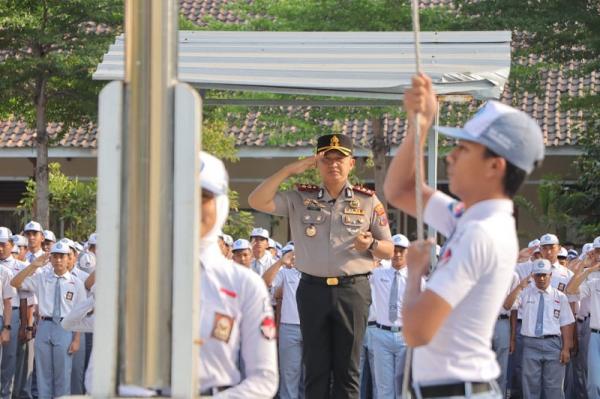 Jadi Pembina Upacara di SMAN 1 Purwodadi, Kapolres Grobogan: Stop Perundungan dan Bijak Gunakan AI