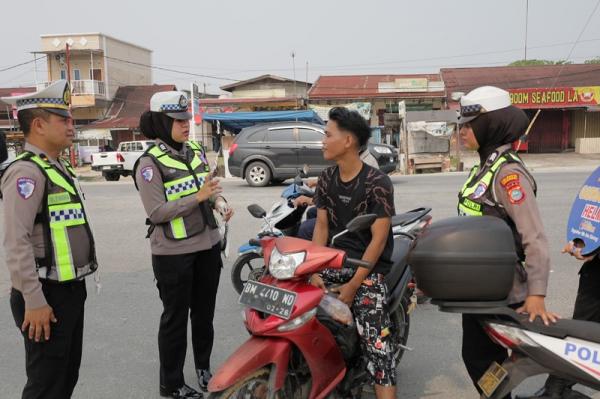 Tingkatkan Kesadaran Keselamatan, Satlantas Polresta Pekanbaru Gelar Teguran Simpatik di Rumbai