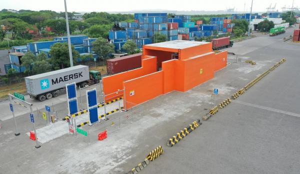 Pelindo Perkuat Pengawasan Pelabuhan Surabaya dengan 2 Container Scanner