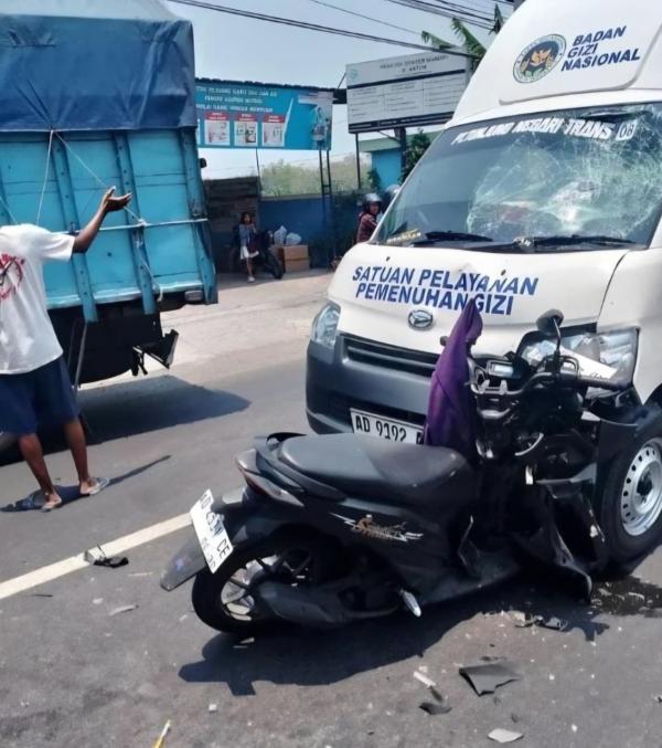 Motor Adu Banteng dengan Mobil MBG di Sragen, Siswi SMA Patah Kaki