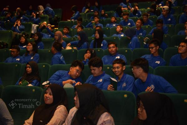 Nonton Bareng Jadi Ajang Refreshing Siswa Kelas Beasiswa PT Timah di Pemali Boarding School
