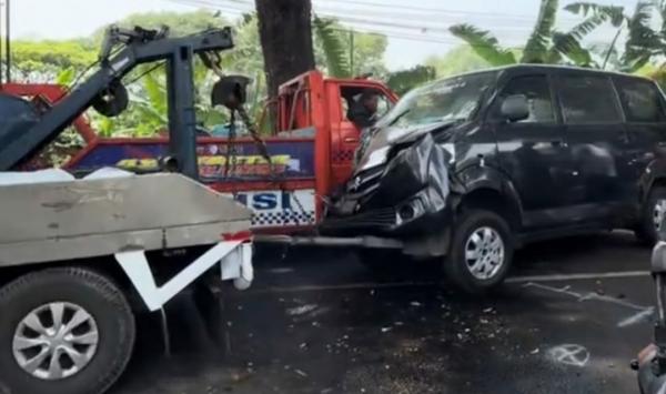 Empat Kendaraan Terlibat Kecelakaan di Jalan Raya Cugenang, Solar Tumpah ke Jalan