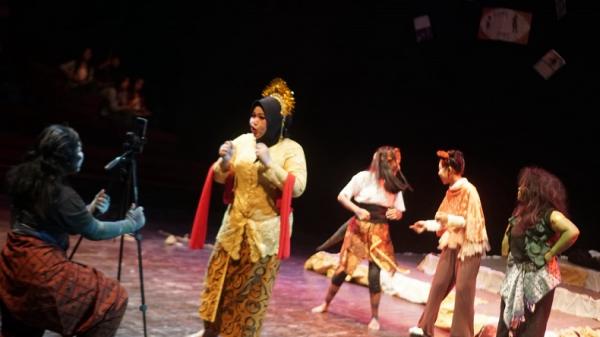 Teater Lintang SMAN 8 Surakarta Sukses Pentaskan 