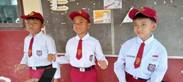 Kreativitas Siswa SD di Pelosok KBB dari Bait-bait Himne, Hasil Tangan Dingin Kepala Sekolah