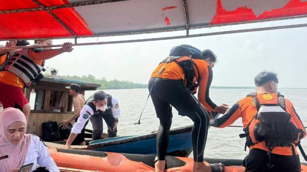 Patah Propeler Mesin di Tengah Perairan Meranti, Kapal Bermuatan 6 Orang Dievakuasi
