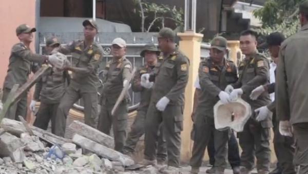 Satpol PP Balikpapan Bongkar Bangunan Liar di Atas Fasum Kawasan Telagasari