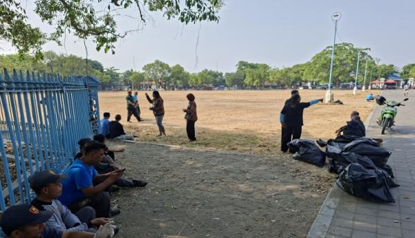 Alun-Alun Keraton Surakarta Dibersihkan Jelang Haul Habib Ali ke-115