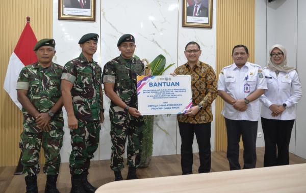 Akses Sekolah Terbatas, Prajurit Yonif 500 Jadi Guru bagi Anak-anak Intan Jaya
