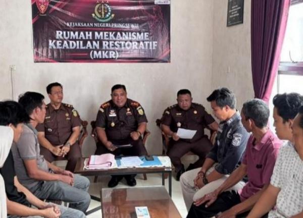 Kejari Pringsewu Hentikan Penuntutan Kasus Pencurian Ponsel Lewat Keadilan Restoratif