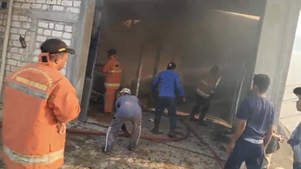 Kebakaran Gudang Tembakau di Ngimbang, Kerugian Ditaksir Rp250 Juta