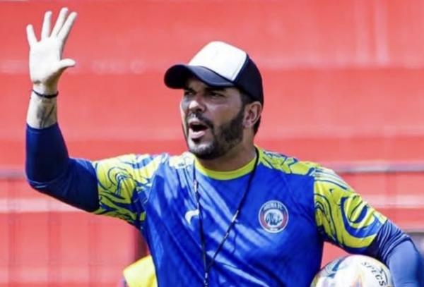 Marcos Santos Absen di Latihan Arema FC, Andre Caldas Costa Ambil Kendali