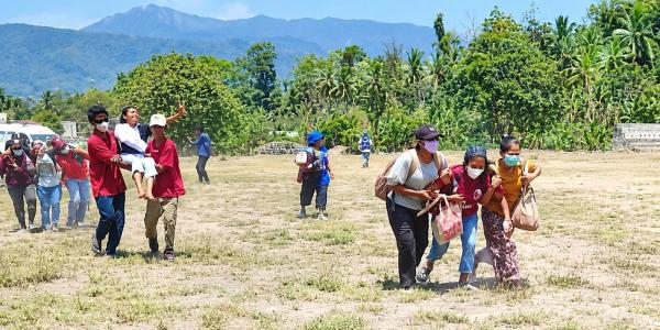Warga Lereng Gunung Api Lewotobi Berlatih Menyelamatkan Diri dari Ancaman Letusan