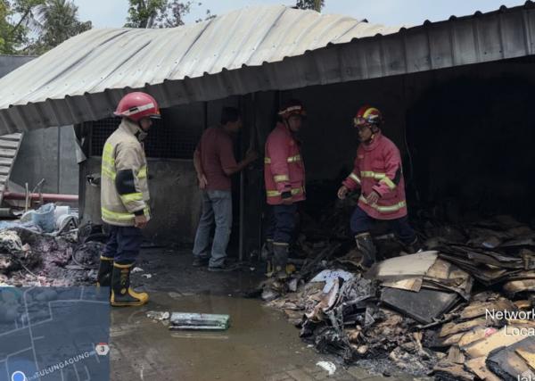 Pabrik Kosmetik di Tulungagung Terbakar, Dua Armada Damkar Diterjunkan