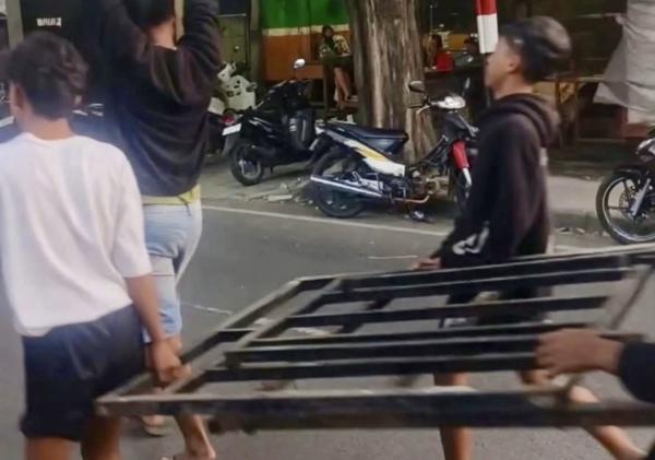 Final Bupati Cup Pasuruan Berujung Ricuh, Tawuran Pecah dan Pagar Besi Dijarah