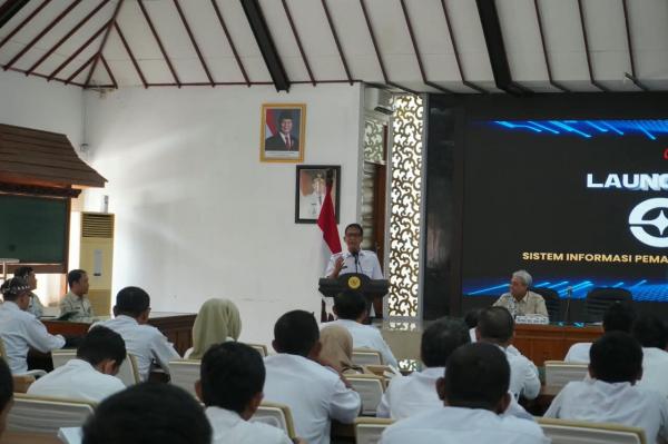 Bupati Soroti Data Pajak, Kendaraan Dinas Pemkab Bojonegoro Kini Dipantau Lewat Aplikasi