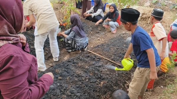 Tefa Rumah Organik Kenalkan Pertanian kepada Anak Sejak Dini