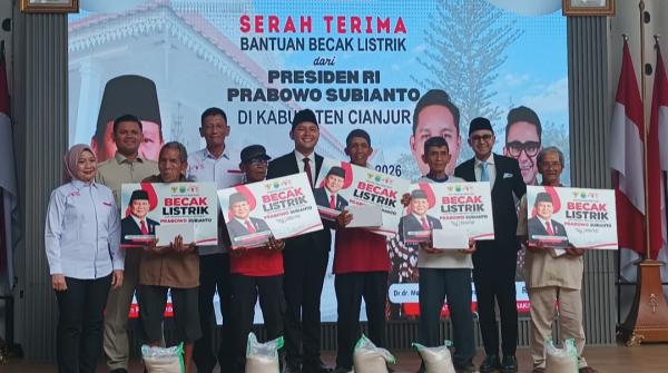 120 Pengemudi Becak di Cianjur Terima Becak Listrik dari Presiden
