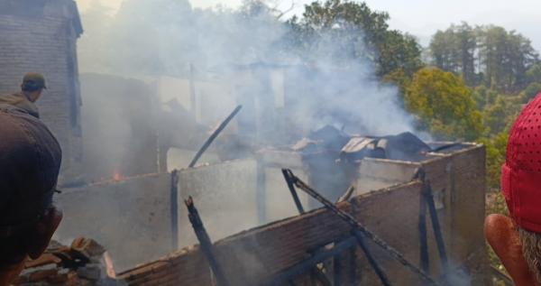Kebakaran Hebat di Malino Gowa, Empat Rumah Warga Ludes Dilalap Api