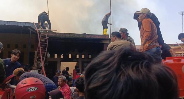 Lupa Matikan Kompor Diduga Picu Kebakaran 4 Rumah Warga di Pasar Tua Malino
