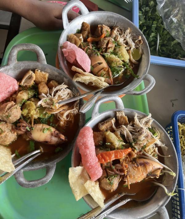 Bikin Penasaran! Bakso Cumi Buntal Jumbo “Nyemplung” ke Wajan Mini di Kota Langsa