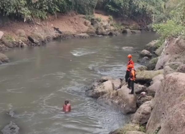 Lansia 79 Tahun Diduga Tenggelam di Sungai Bondoyudo Lumajang, Tim Gabungan Masih Mencari