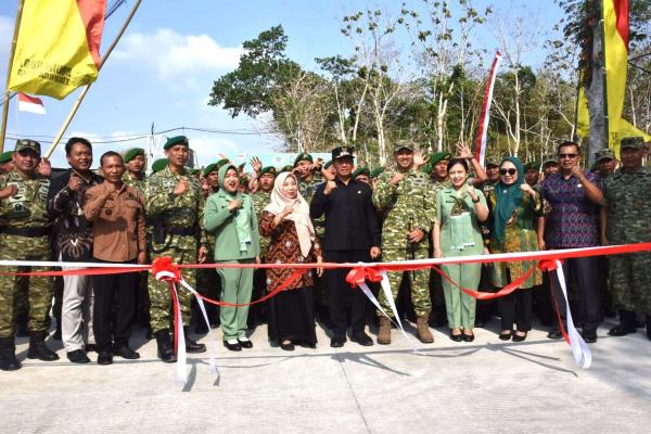 Plt Bupati Tulungagung Resmikan Jalan Rabat Beton Desa Manding, Perkuat Sinergi TNI dan Masyarakat