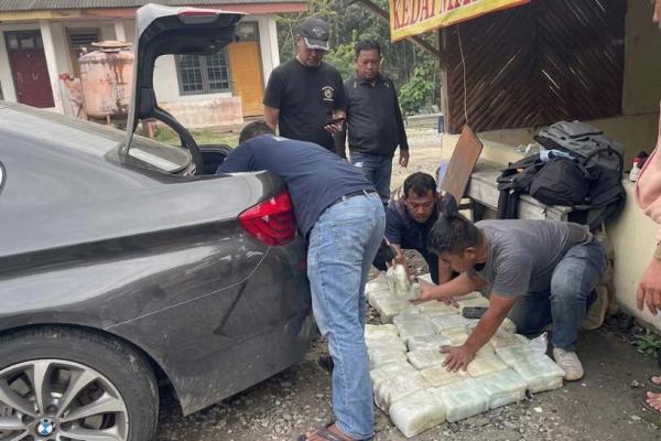 Sedan Mewah BMW Dipakai Selundupkan Sabu 50 Kg Tertangkap Polisi di Pelabuhan Bakauheni