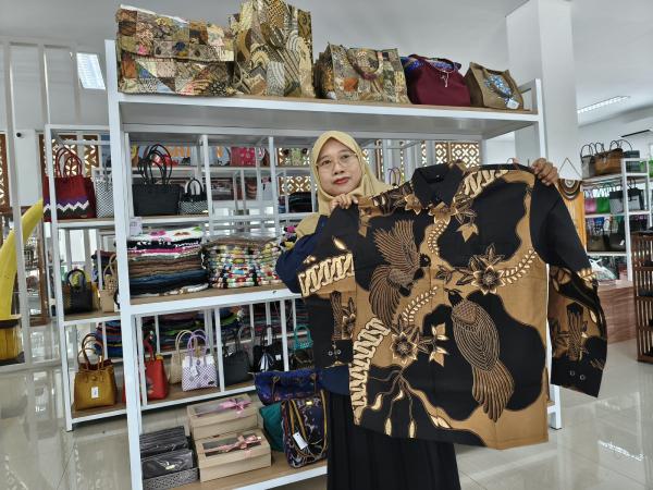 Hari Batik Nasional, Motif Rajawali Kembang Jadi Tren di Sragen
